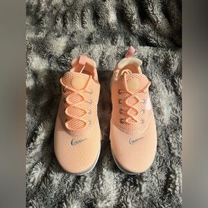 Nike: Presto Fly (GS) Size: 4Y